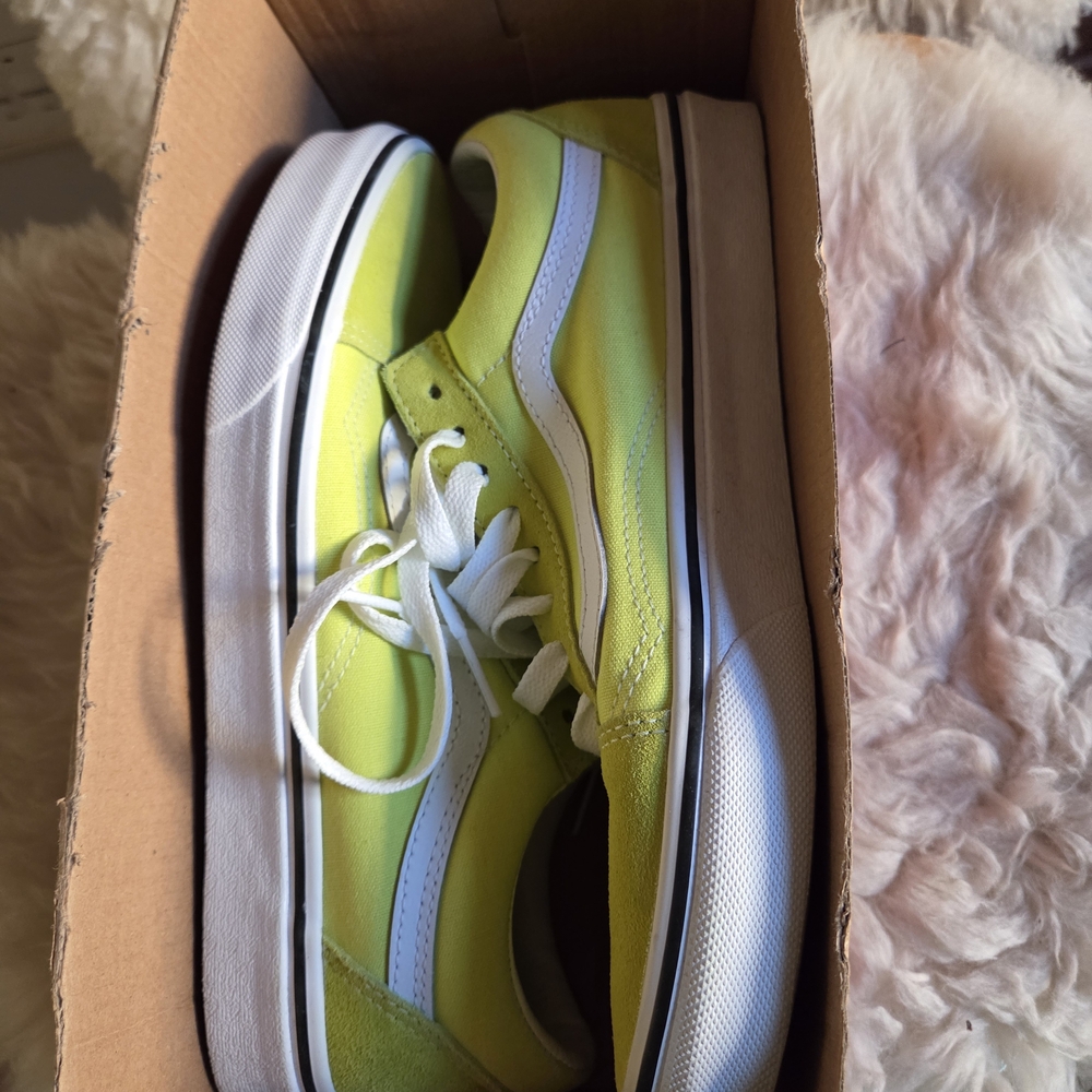 Vans Old Skool Neon Yellow. BNWB. Unisex Size Men's 7.5 / Womens 9